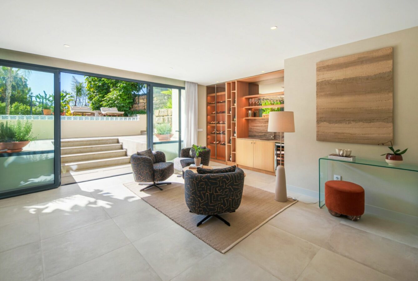 FOR SALE 🏡 Contemporary Four-Bedroom Villa with Rooftop Solarium and Private Pool – El Campanario, New Golden Mile, Estepona 🇪🇸