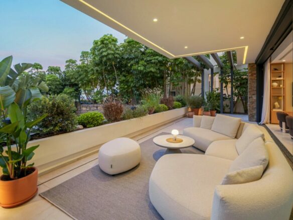 FOR SALE 🏡 Contemporary Four-Bedroom Villa with Rooftop Solarium and Private Pool – El Campanario, New Golden Mile, Estepona 🇪🇸