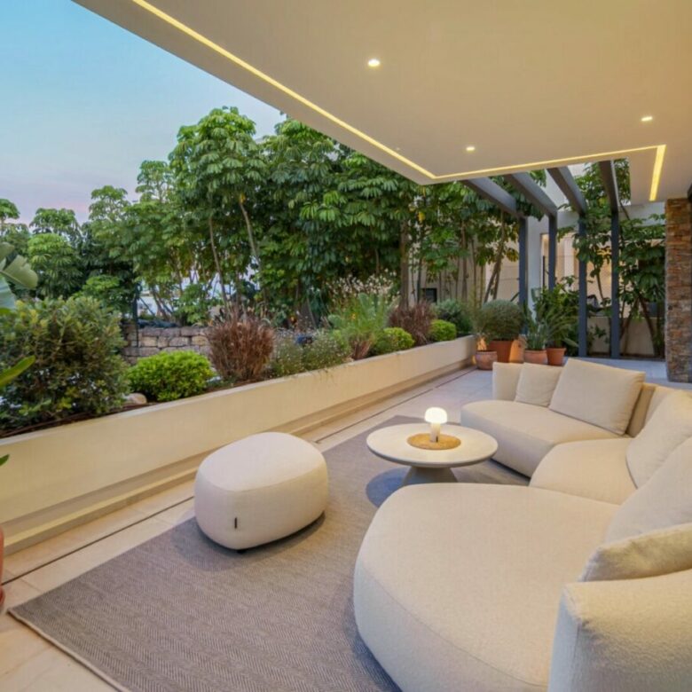 FOR SALE 🏡 Contemporary Four-Bedroom Villa with Rooftop Solarium and Private Pool – El Campanario, New Golden Mile, Estepona 🇪🇸
