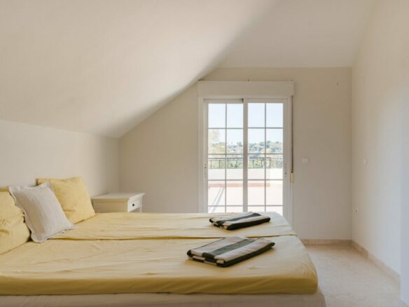FOR SALE 🏡 Four-Bedroom Duplex Penthouse with Almost 200 m² of Terraces and Mountain Views – Las Brisas, Nueva Andalucía, Marbella 🇪🇸