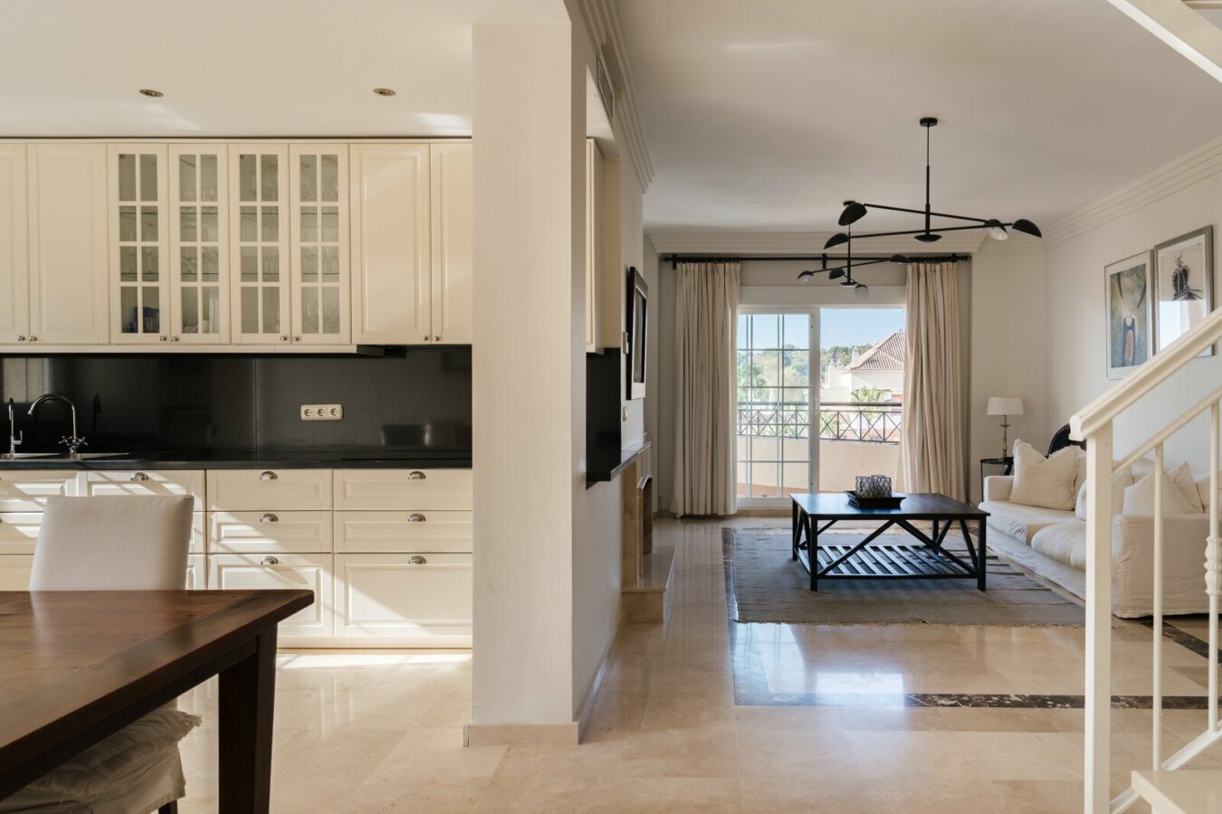 FOR SALE 🏡 Four-Bedroom Duplex Penthouse with Almost 200 m² of Terraces and Mountain Views – Las Brisas, Nueva Andalucía, Marbella 🇪🇸