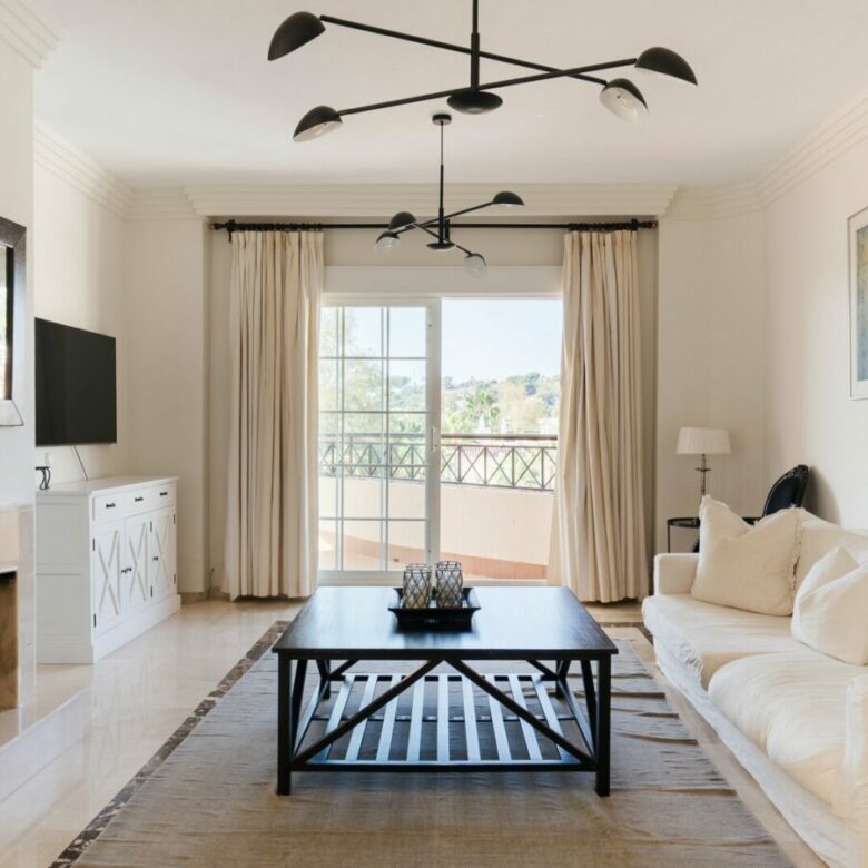 FOR SALE 🏡 Four-Bedroom Duplex Penthouse with Almost 200 m² of Terraces and Mountain Views – Las Brisas, Nueva Andalucía, Marbella 🇪🇸