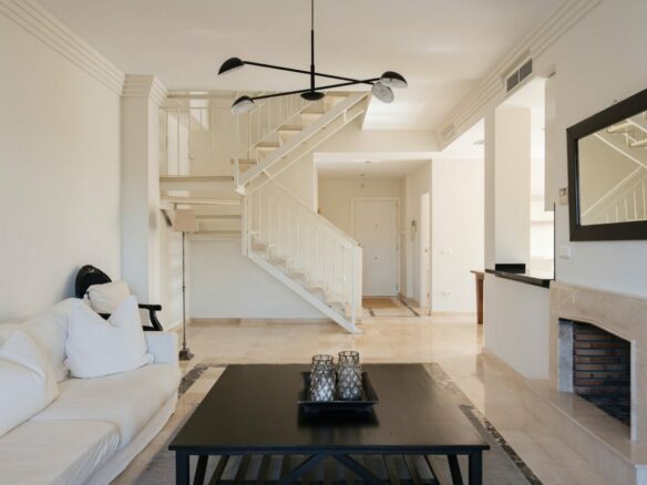 FOR SALE 🏡 Four-Bedroom Duplex Penthouse with Almost 200 m² of Terraces and Mountain Views – Las Brisas, Nueva Andalucía, Marbella 🇪🇸