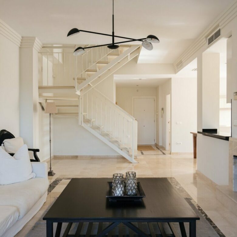 FOR SALE 🏡 Four-Bedroom Duplex Penthouse with Almost 200 m² of Terraces and Mountain Views – Las Brisas, Nueva Andalucía, Marbella 🇪🇸