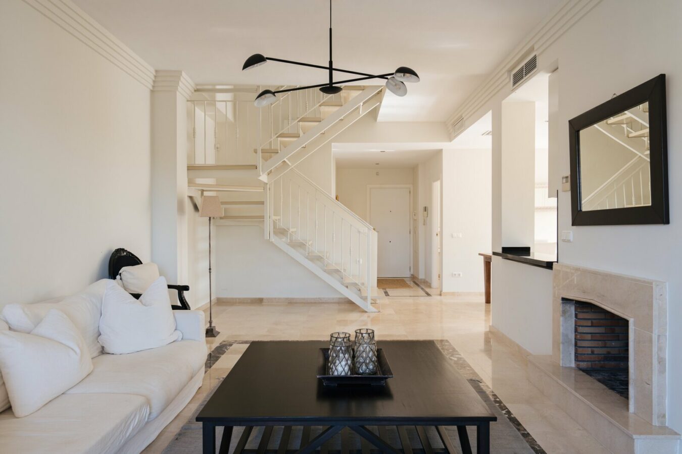 FOR SALE 🏡 Four-Bedroom Duplex Penthouse with Almost 200 m² of Terraces and Mountain Views – Las Brisas, Nueva Andalucía, Marbella 🇪🇸