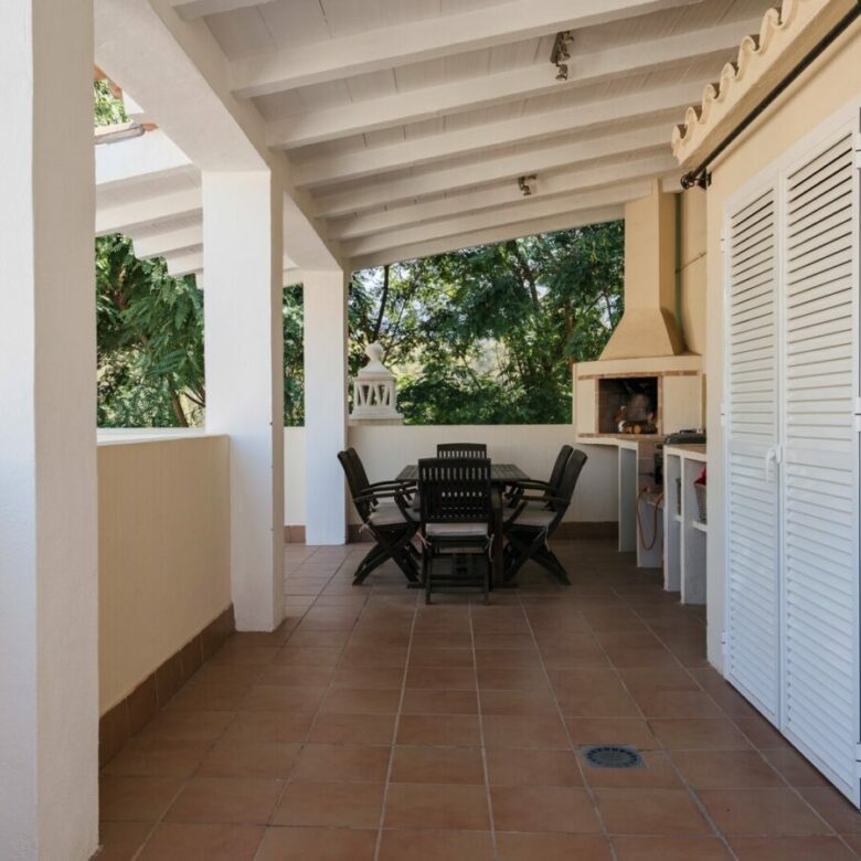 FOR SALE 🏡 Four-Bedroom Duplex Penthouse with Almost 200 m² of Terraces and Mountain Views – Las Brisas, Nueva Andalucía, Marbella 🇪🇸