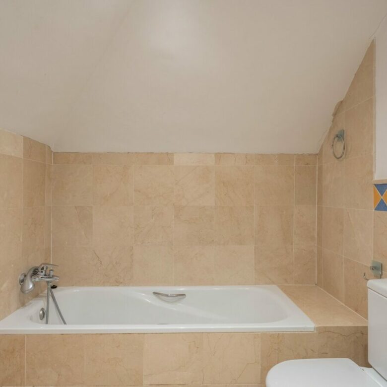 FOR SALE 🏡 Four-Bedroom Duplex Penthouse with Almost 200 m² of Terraces and Mountain Views – Las Brisas, Nueva Andalucía, Marbella 🇪🇸
