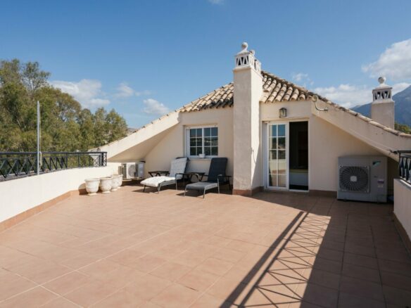 FOR SALE 🏡 Four-Bedroom Duplex Penthouse with Almost 200 m² of Terraces and Mountain Views – Las Brisas, Nueva Andalucía, Marbella 🇪🇸
