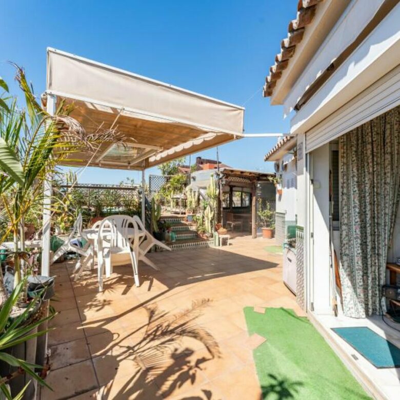 FOR SALE 🏡 Four-Bedroom Duplex Penthouse with Two Terraces Steps from the Beach – Marbella Centre 🇪🇸