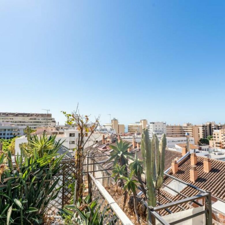 FOR SALE 🏡 Four-Bedroom Duplex Penthouse with Two Terraces Steps from the Beach – Marbella Centre 🇪🇸