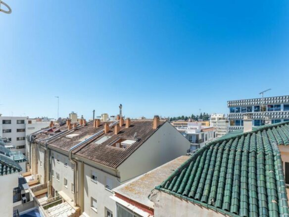 FOR SALE 🏡 Four-Bedroom Duplex Penthouse with Two Terraces Steps from the Beach – Marbella Centre 🇪🇸