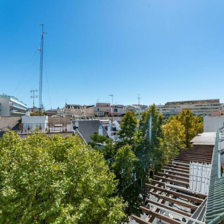 FOR SALE 🏡 Four-Bedroom Duplex Penthouse with Two Terraces Steps from the Beach – Marbella Centre 🇪🇸