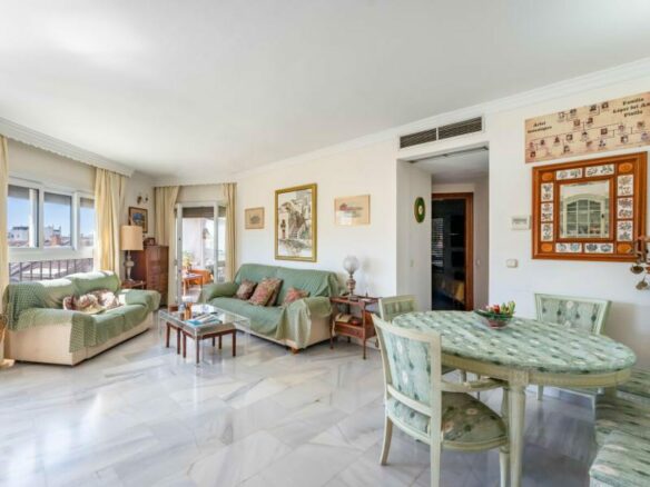FOR SALE 🏡 Four-Bedroom Duplex Penthouse with Two Terraces Steps from the Beach – Marbella Centre 🇪🇸