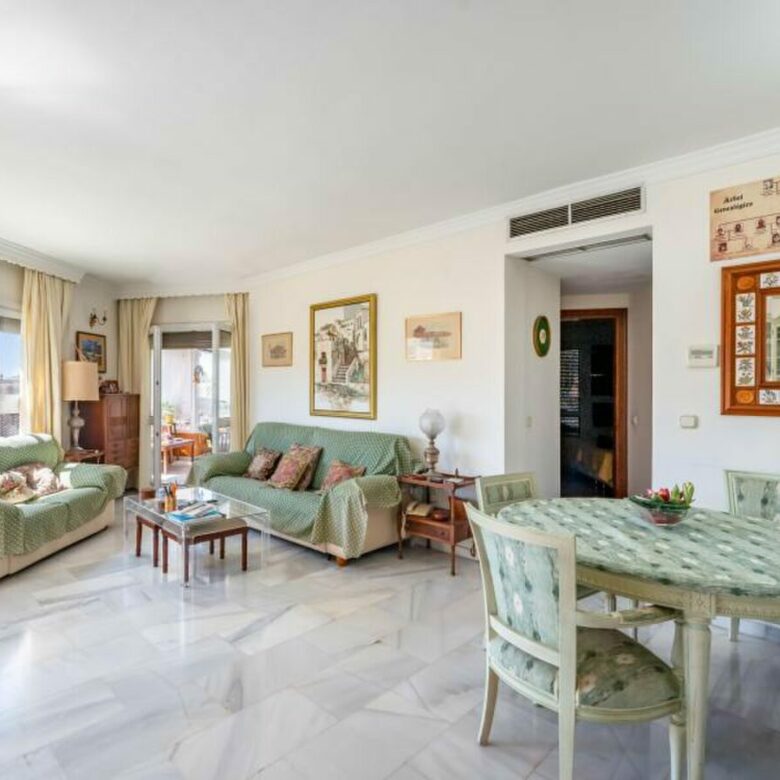 FOR SALE 🏡 Four-Bedroom Duplex Penthouse with Two Terraces Steps from the Beach – Marbella Centre 🇪🇸