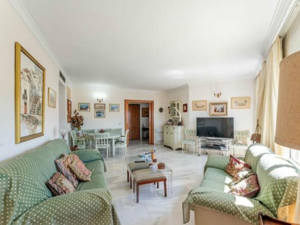 FOR SALE 🏡 Four-Bedroom Duplex Penthouse with Two Terraces Steps from the Beach – Marbella Centre 🇪🇸