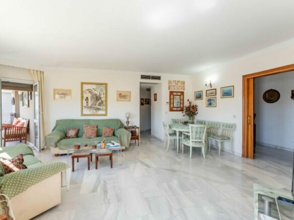 FOR SALE 🏡 Four-Bedroom Duplex Penthouse with Two Terraces Steps from the Beach – Marbella Centre 🇪🇸