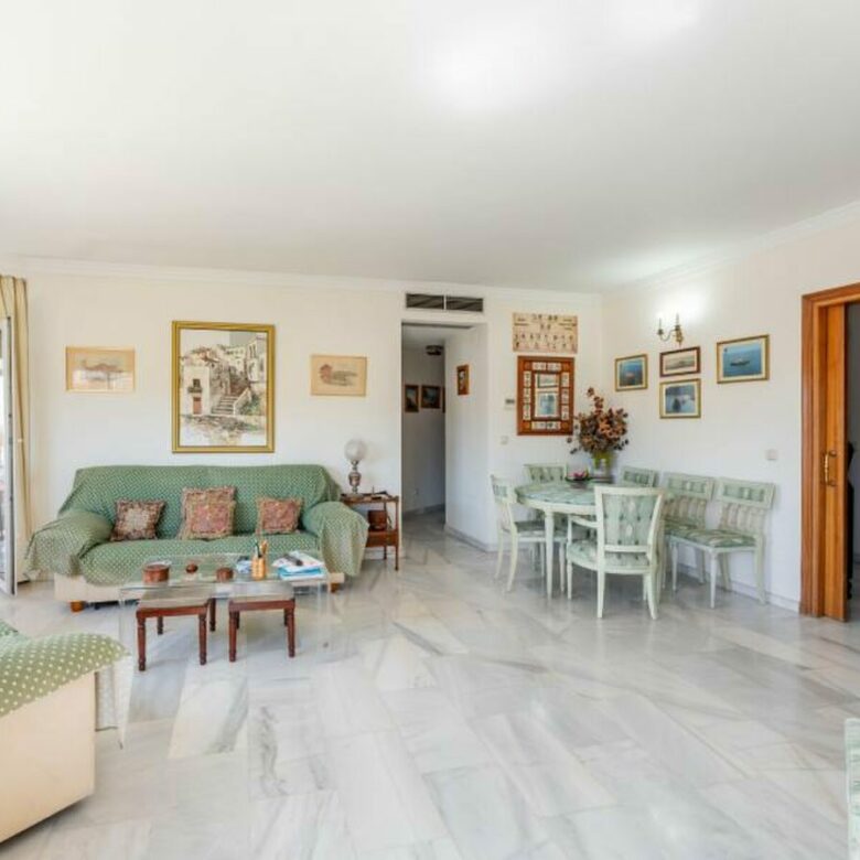 FOR SALE 🏡 Four-Bedroom Duplex Penthouse with Two Terraces Steps from the Beach – Marbella Centre 🇪🇸