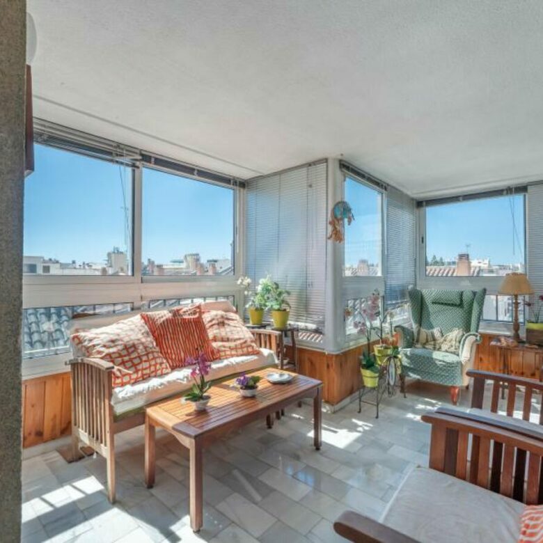 FOR SALE 🏡 Four-Bedroom Duplex Penthouse with Two Terraces Steps from the Beach – Marbella Centre 🇪🇸