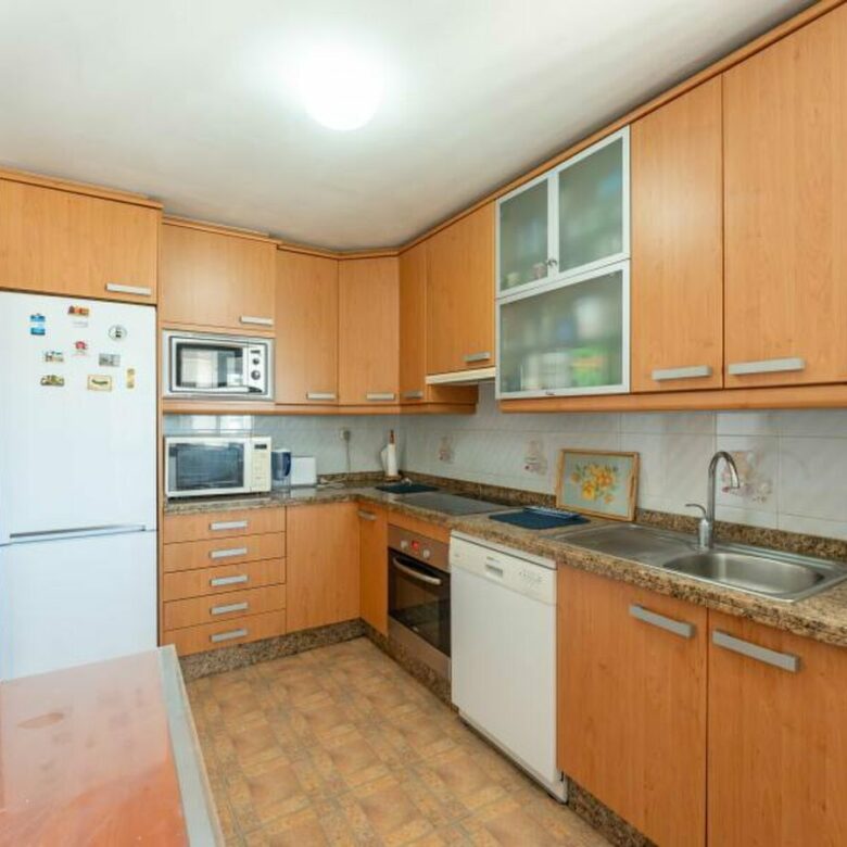 FOR SALE 🏡 Four-Bedroom Duplex Penthouse with Two Terraces Steps from the Beach – Marbella Centre 🇪🇸
