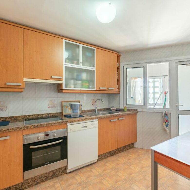 FOR SALE 🏡 Four-Bedroom Duplex Penthouse with Two Terraces Steps from the Beach – Marbella Centre 🇪🇸