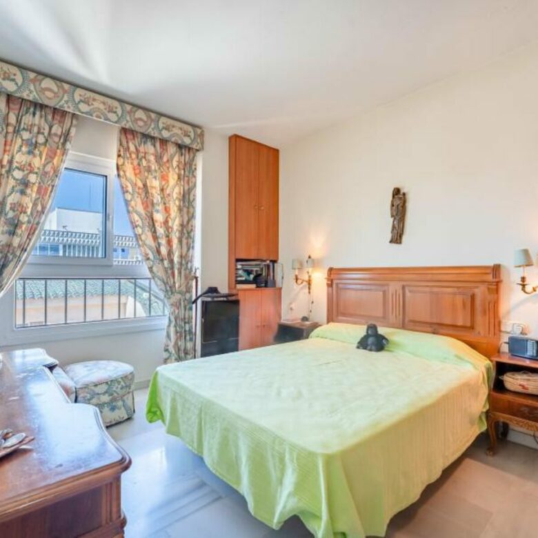 FOR SALE 🏡 Four-Bedroom Duplex Penthouse with Two Terraces Steps from the Beach – Marbella Centre 🇪🇸