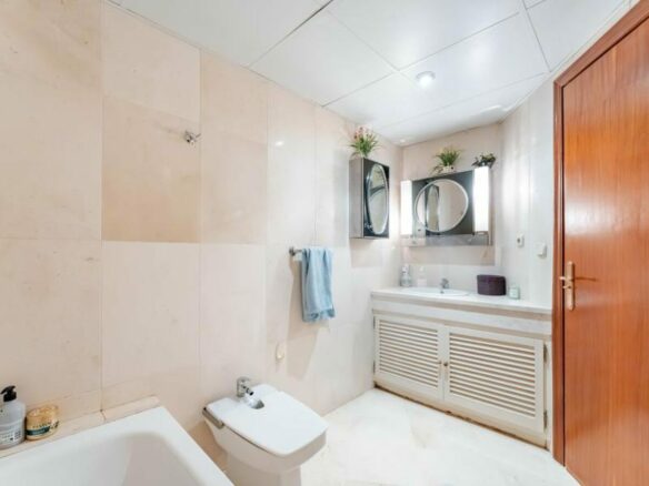 FOR SALE 🏡 Four-Bedroom Duplex Penthouse with Two Terraces Steps from the Beach – Marbella Centre 🇪🇸