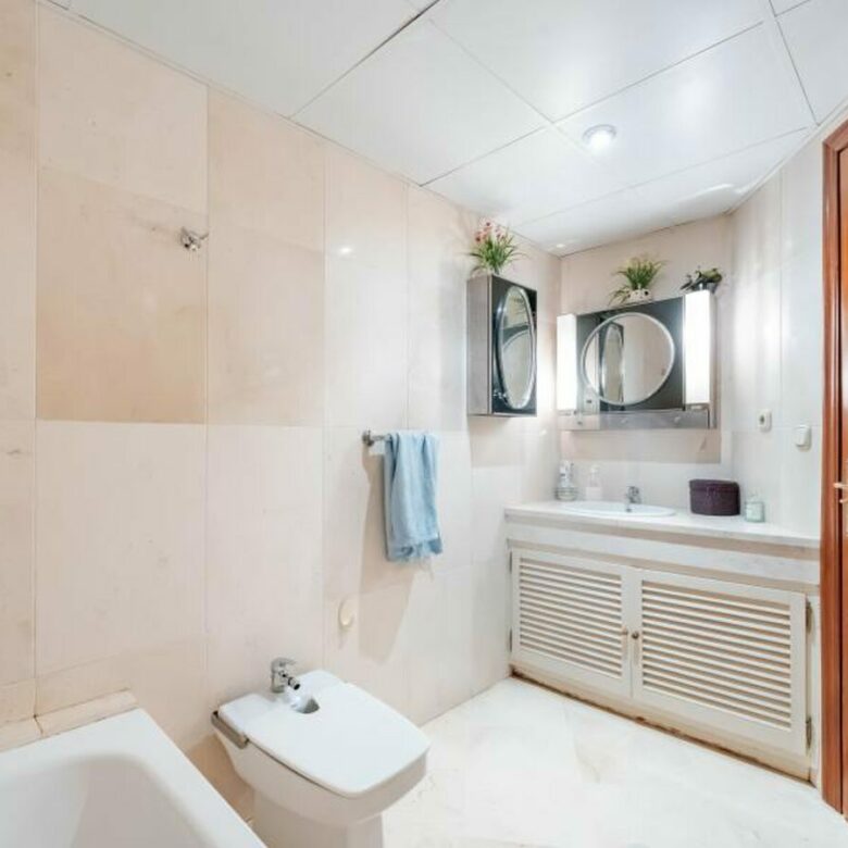 FOR SALE 🏡 Four-Bedroom Duplex Penthouse with Two Terraces Steps from the Beach – Marbella Centre 🇪🇸