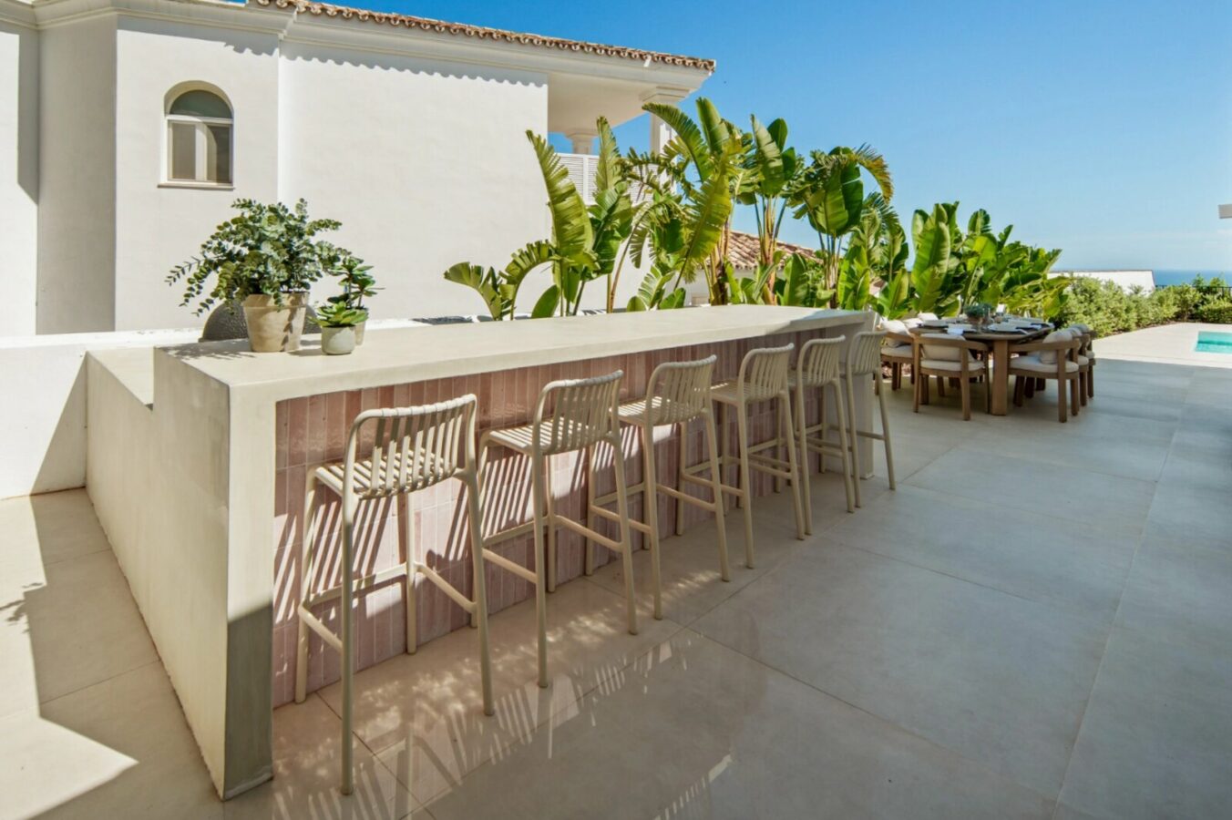 FOR SALE 🏡 Five-Bedroom Villa with Panoramic Sea Views and Private Pool – Puerto del Almendro, Benahavís 🇪🇸