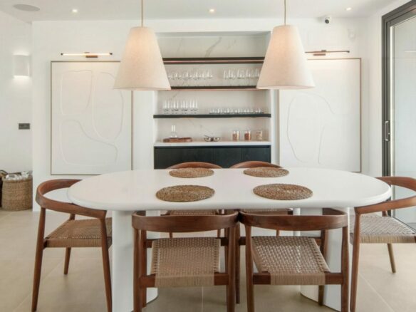 FOR SALE 🏡 Five-Bedroom Villa with Panoramic Sea Views and Private Pool – Puerto del Almendro, Benahavís 🇪🇸