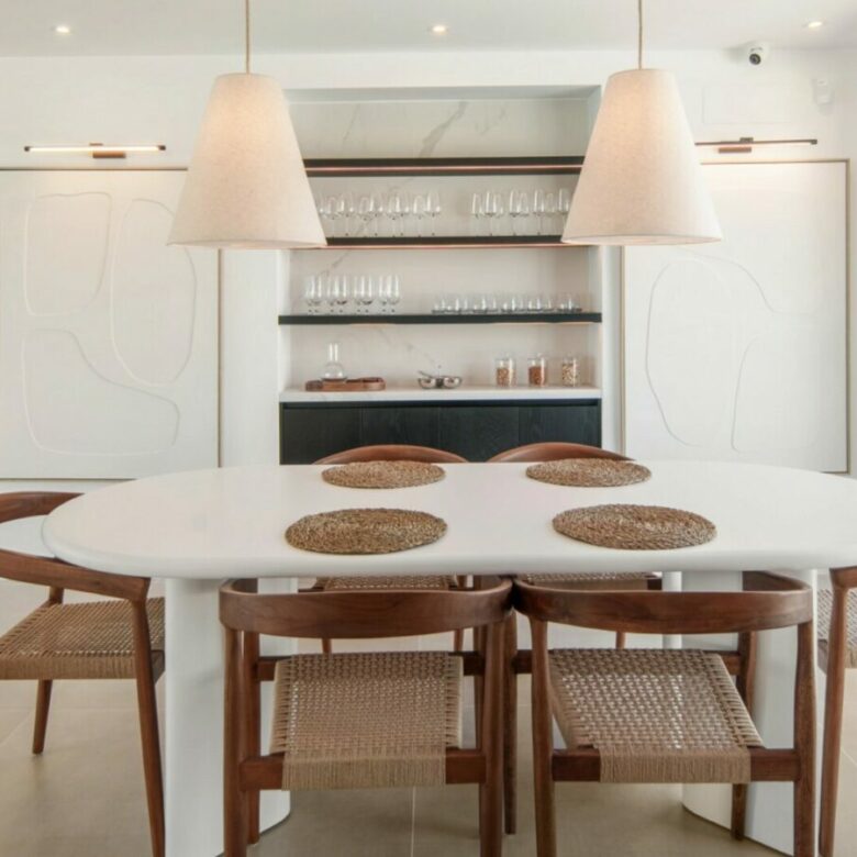 FOR SALE 🏡 Five-Bedroom Villa with Panoramic Sea Views and Private Pool – Puerto del Almendro, Benahavís 🇪🇸