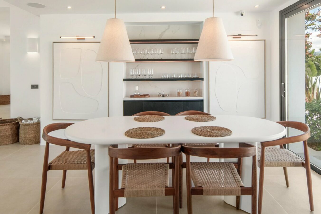 FOR SALE 🏡 Five-Bedroom Villa with Panoramic Sea Views and Private Pool – Puerto del Almendro, Benahavís 🇪🇸