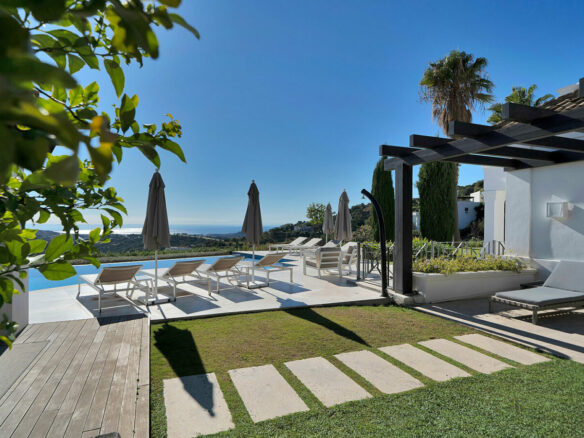 FOR SALE 🏡 Five-Bedroom Villa with Panoramic Sea Views, Infinity Pool, Spa and Cinema – Monte Mayor, Benahavís 🇪🇸
