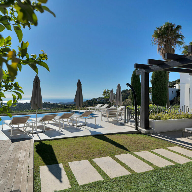 FOR SALE 🏡 Five-Bedroom Villa with Panoramic Sea Views, Infinity Pool, Spa and Cinema – Monte Mayor, Benahavís 🇪🇸