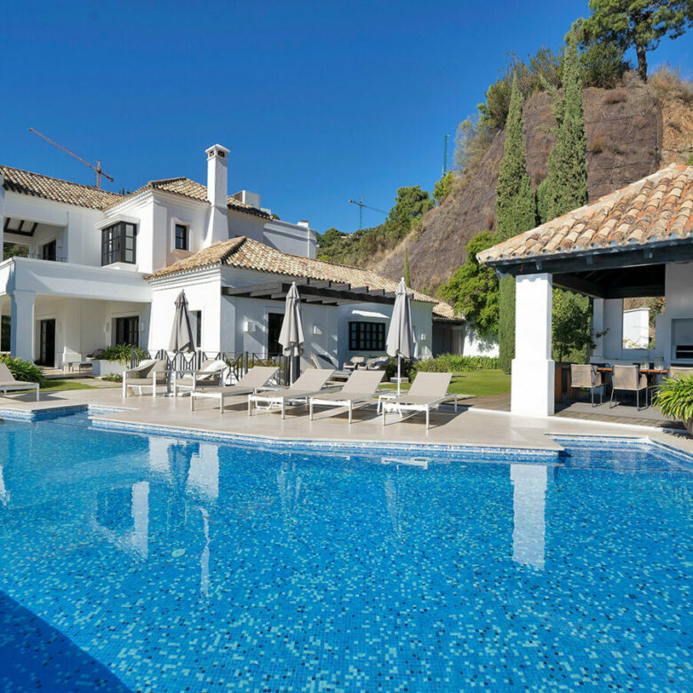 FOR SALE 🏡 Five-Bedroom Villa with Panoramic Sea Views, Infinity Pool, Spa and Cinema – Monte Mayor, Benahavís 🇪🇸