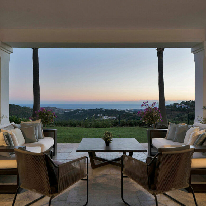 FOR SALE 🏡 Five-Bedroom Villa with Panoramic Sea Views, Infinity Pool, Spa and Cinema – Monte Mayor, Benahavís 🇪🇸