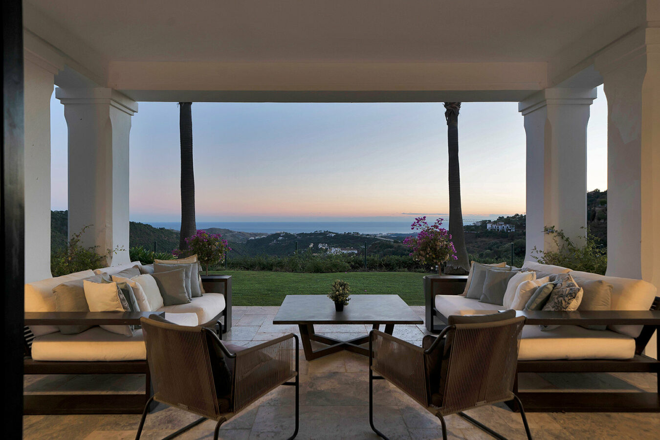 FOR SALE 🏡 Five-Bedroom Villa with Panoramic Sea Views, Infinity Pool, Spa and Cinema – Monte Mayor, Benahavís 🇪🇸