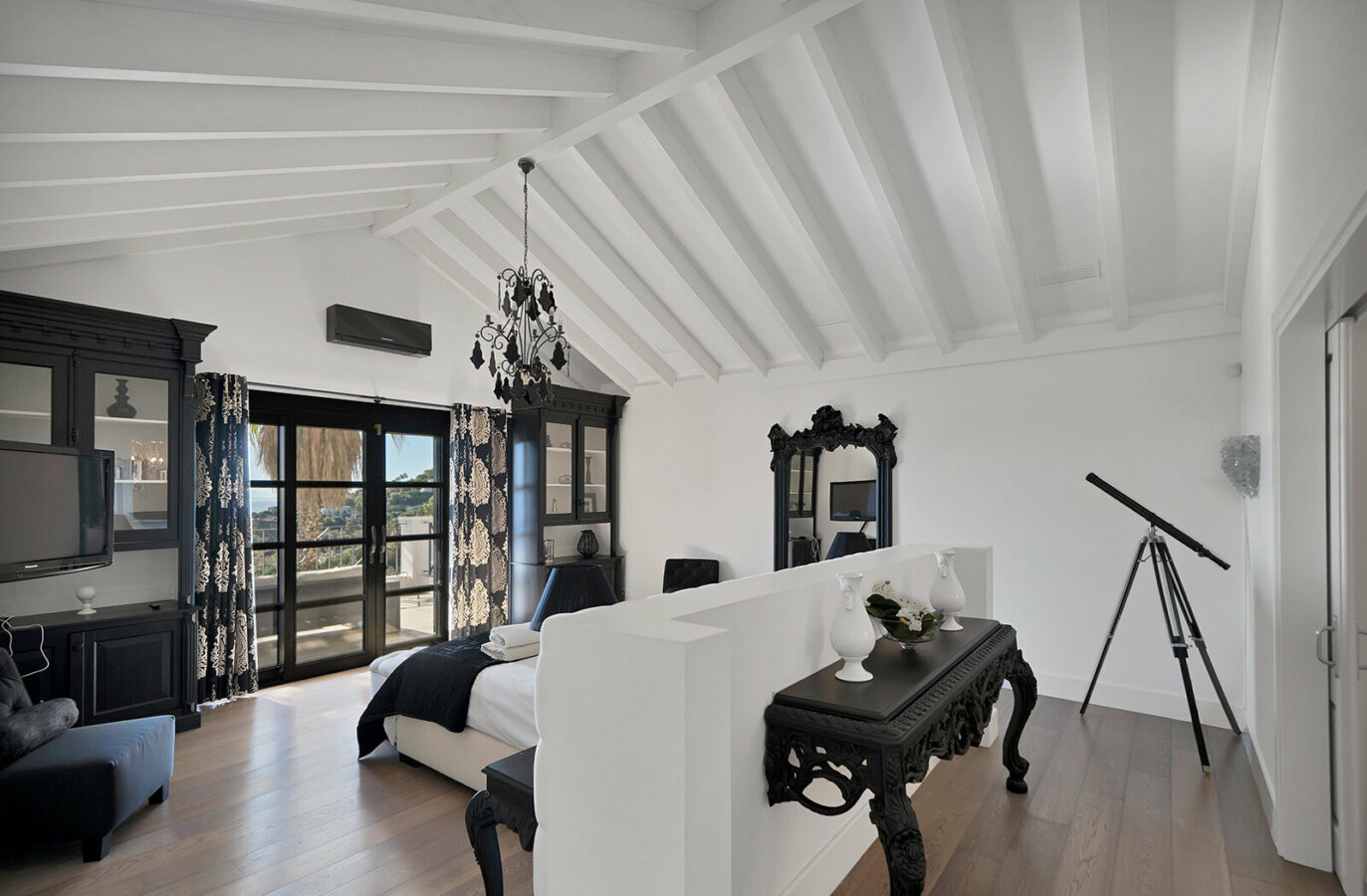 FOR SALE 🏡 Five-Bedroom Villa with Panoramic Sea Views, Infinity Pool, Spa and Cinema – Monte Mayor, Benahavís 🇪🇸