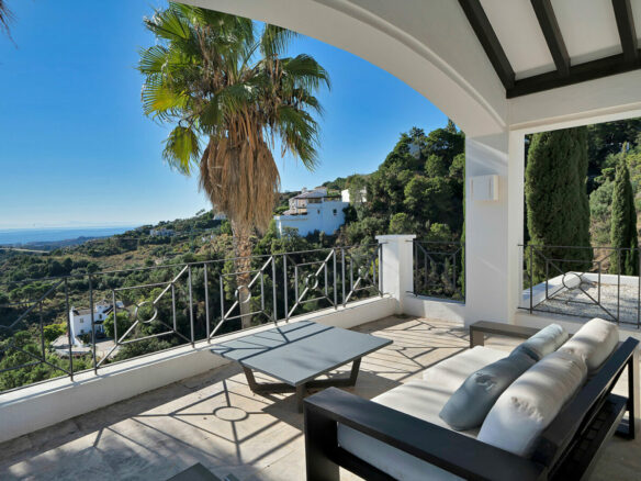 FOR SALE 🏡 Five-Bedroom Villa with Panoramic Sea Views, Infinity Pool, Spa and Cinema – Monte Mayor, Benahavís 🇪🇸
