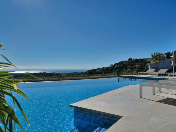 FOR SALE 🏡 Five-Bedroom Villa with Panoramic Sea Views, Infinity Pool, Spa and Cinema – Monte Mayor, Benahavís 🇪🇸