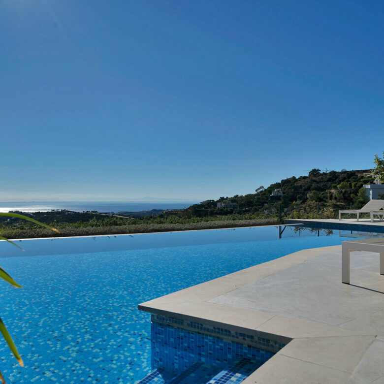 FOR SALE 🏡 Five-Bedroom Villa with Panoramic Sea Views, Infinity Pool, Spa and Cinema – Monte Mayor, Benahavís 🇪🇸