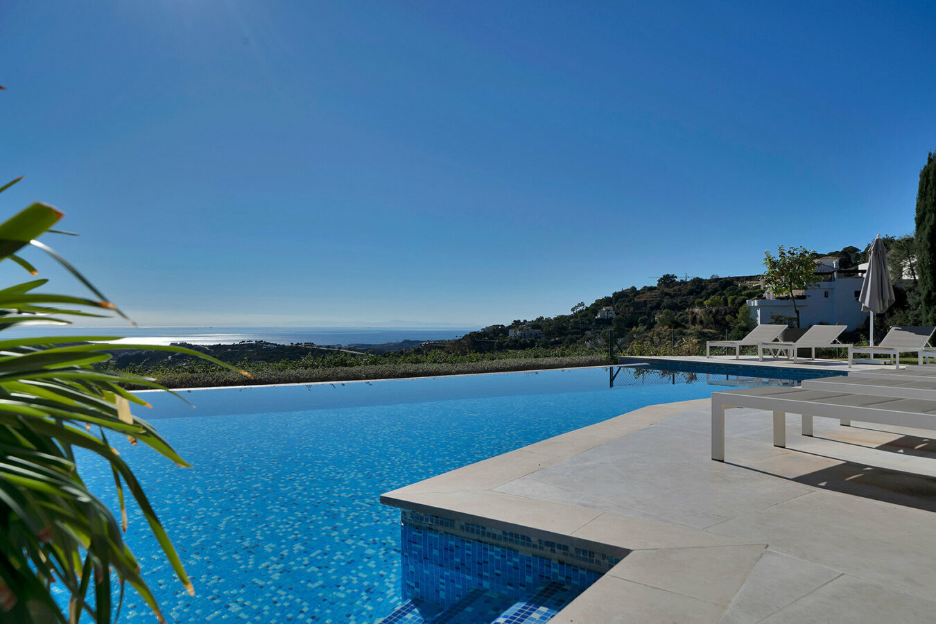 FOR SALE 🏡 Five-Bedroom Villa with Panoramic Sea Views, Infinity Pool, Spa and Cinema – Monte Mayor, Benahavís 🇪🇸