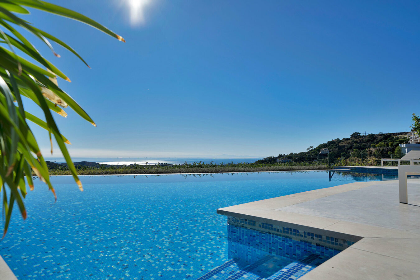 FOR SALE 🏡 Five-Bedroom Villa with Panoramic Sea Views, Infinity Pool, Spa and Cinema – Monte Mayor, Benahavís 🇪🇸