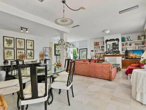 FOR SALE 🏡 Five-Bedroom Villa to Renovate on a 1,000 m² Plot – Las Brisas, Nueva Andalucía, Marbella 🇪🇸