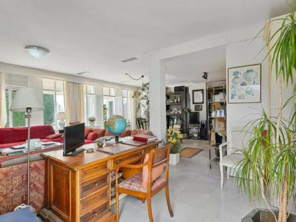 FOR SALE 🏡 Five-Bedroom Villa to Renovate on a 1,000 m² Plot – Las Brisas, Nueva Andalucía, Marbella 🇪🇸