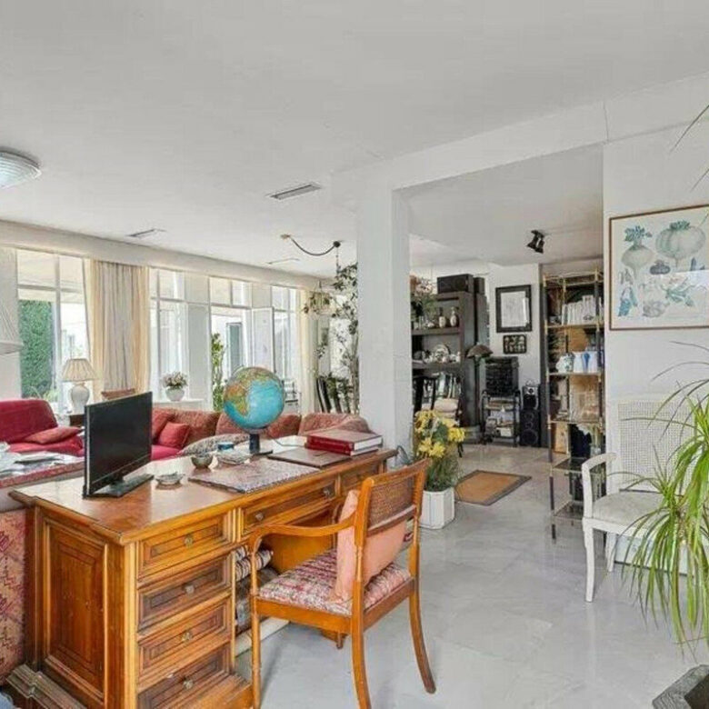 FOR SALE 🏡 Five-Bedroom Villa to Renovate on a 1,000 m² Plot – Las Brisas, Nueva Andalucía, Marbella 🇪🇸