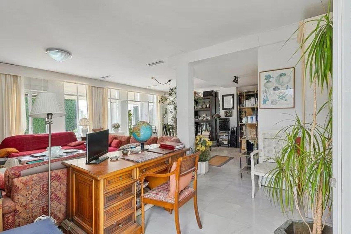 FOR SALE 🏡 Five-Bedroom Villa to Renovate on a 1,000 m² Plot – Las Brisas, Nueva Andalucía, Marbella 🇪🇸