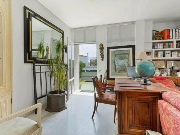 FOR SALE 🏡 Five-Bedroom Villa to Renovate on a 1,000 m² Plot – Las Brisas, Nueva Andalucía, Marbella 🇪🇸