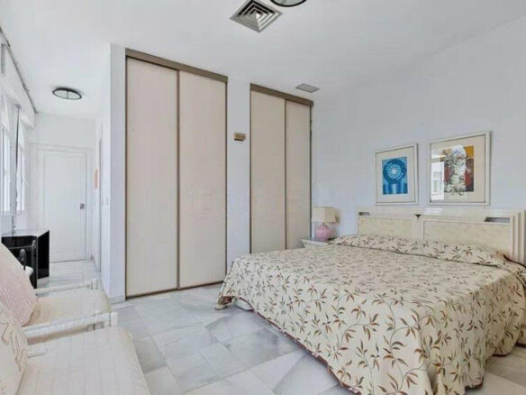 FOR SALE 🏡 Five-Bedroom Villa to Renovate on a 1,000 m² Plot – Las Brisas, Nueva Andalucía, Marbella 🇪🇸