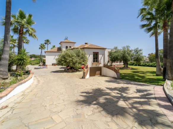 FOR SALE 🌟 🏡 Andalusian Estate Estepona with Sea & Mountain Views 🇪🇸