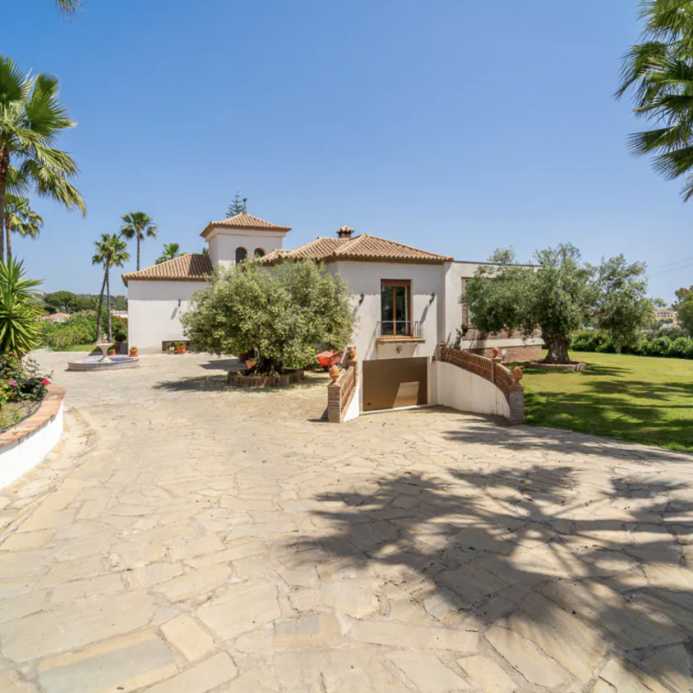 FOR SALE 🌟 🏡 Andalusian Estate Estepona with Sea & Mountain Views 🇪🇸
